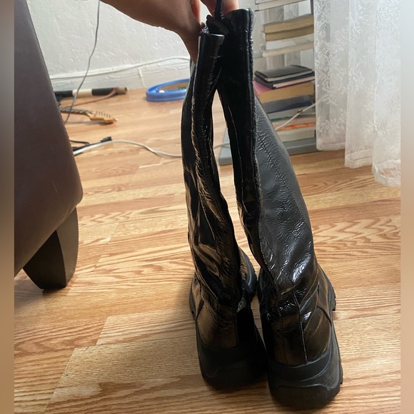 Patent leather Prada boot. - Picture 4 of 9